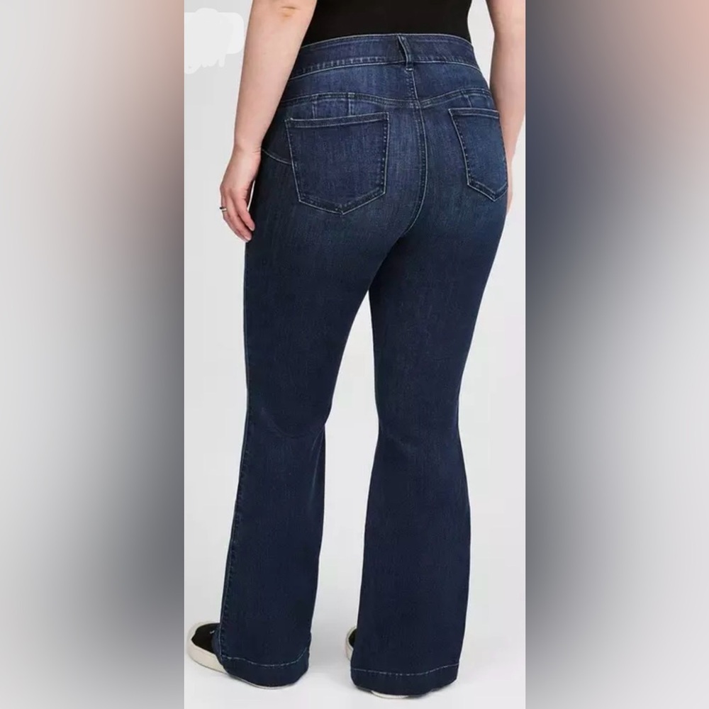 Torrid Bombshell Flare jeans - Picture 3 of 12